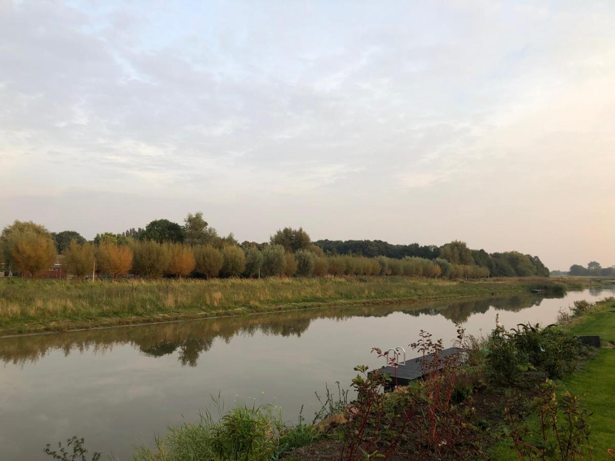 B&B Snurk Stiens, Fijn Verblijf Aan Open Vaarwater المظهر الخارجي الصورة